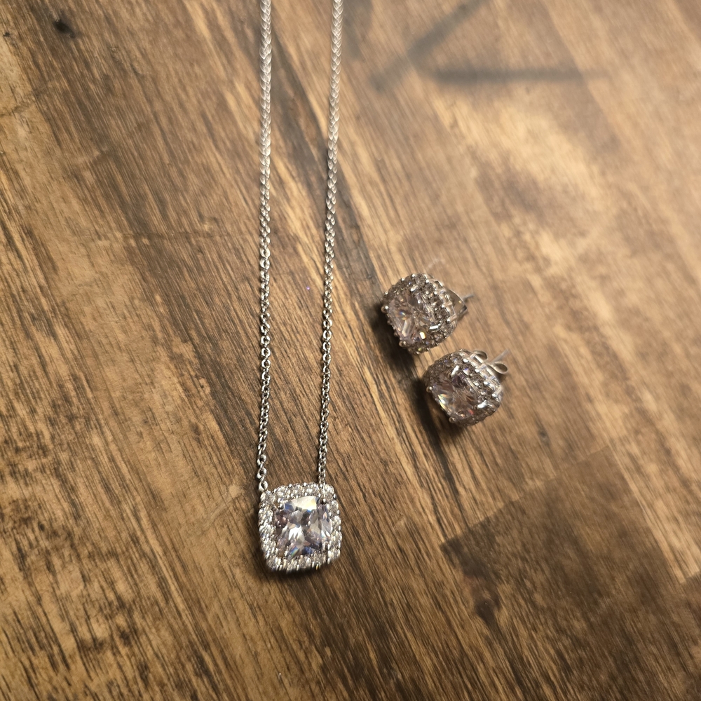 Elegant Silver Necklace and Earring Set
